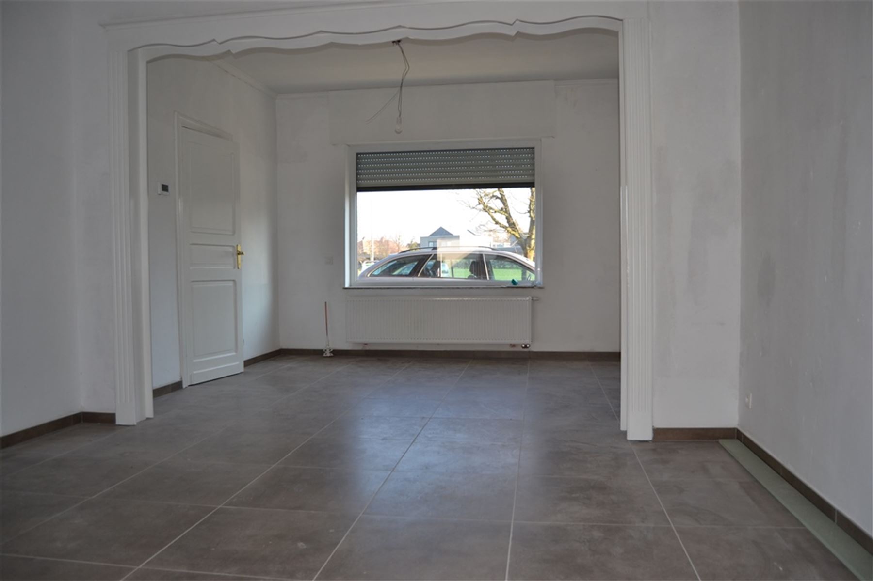 Ruime woning met drie slaapkamers en groot terras in het centrum van Vichte - foto 2