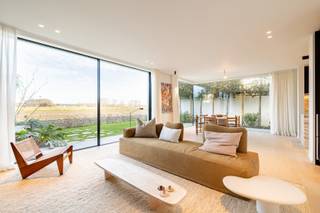 Schitterende villa met uitzicht op de Polders.Gelegen aan de rand van het Zoute biedt deze nieuwbouwvilla u het ultieme comfort en rust. Het...