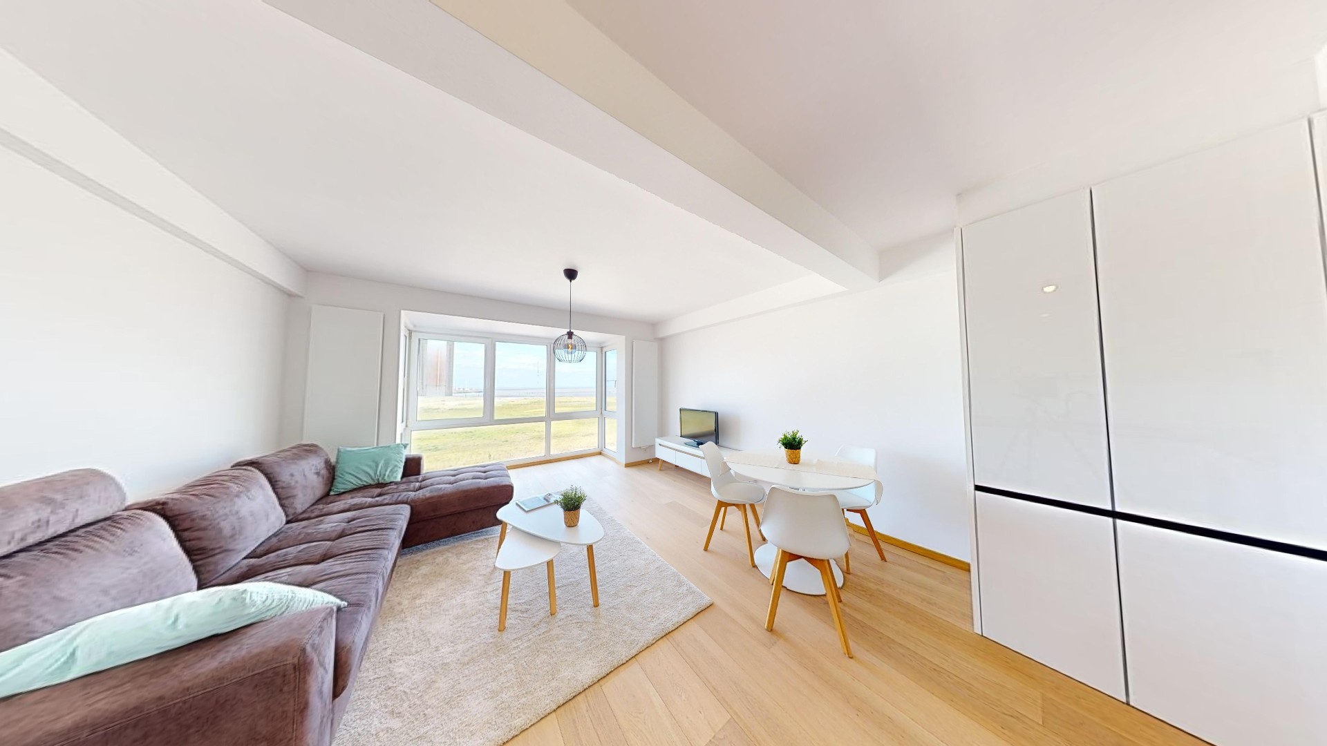 Volledig vernieuwd en instapklaar appartement, met frontaal zeezicht. - foto 1