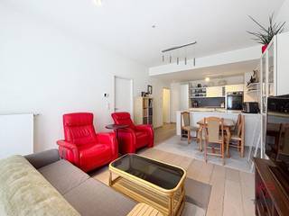 ETTERBEEK, vlakbij het Jubelpark. Prachtig appartement van ± 58 m² ONBEMEUBELD, gelegen op de begane grond. Bestaande uit een inkomhal, een...