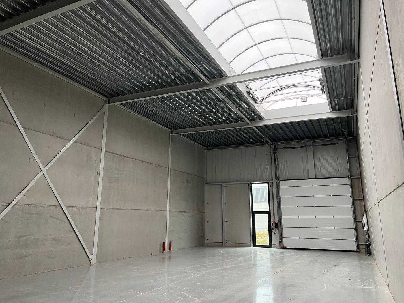TE HUUR NIEUWBOUW KMO-UNIT VAN 210 M²  NABIJ DE E314. - foto 3