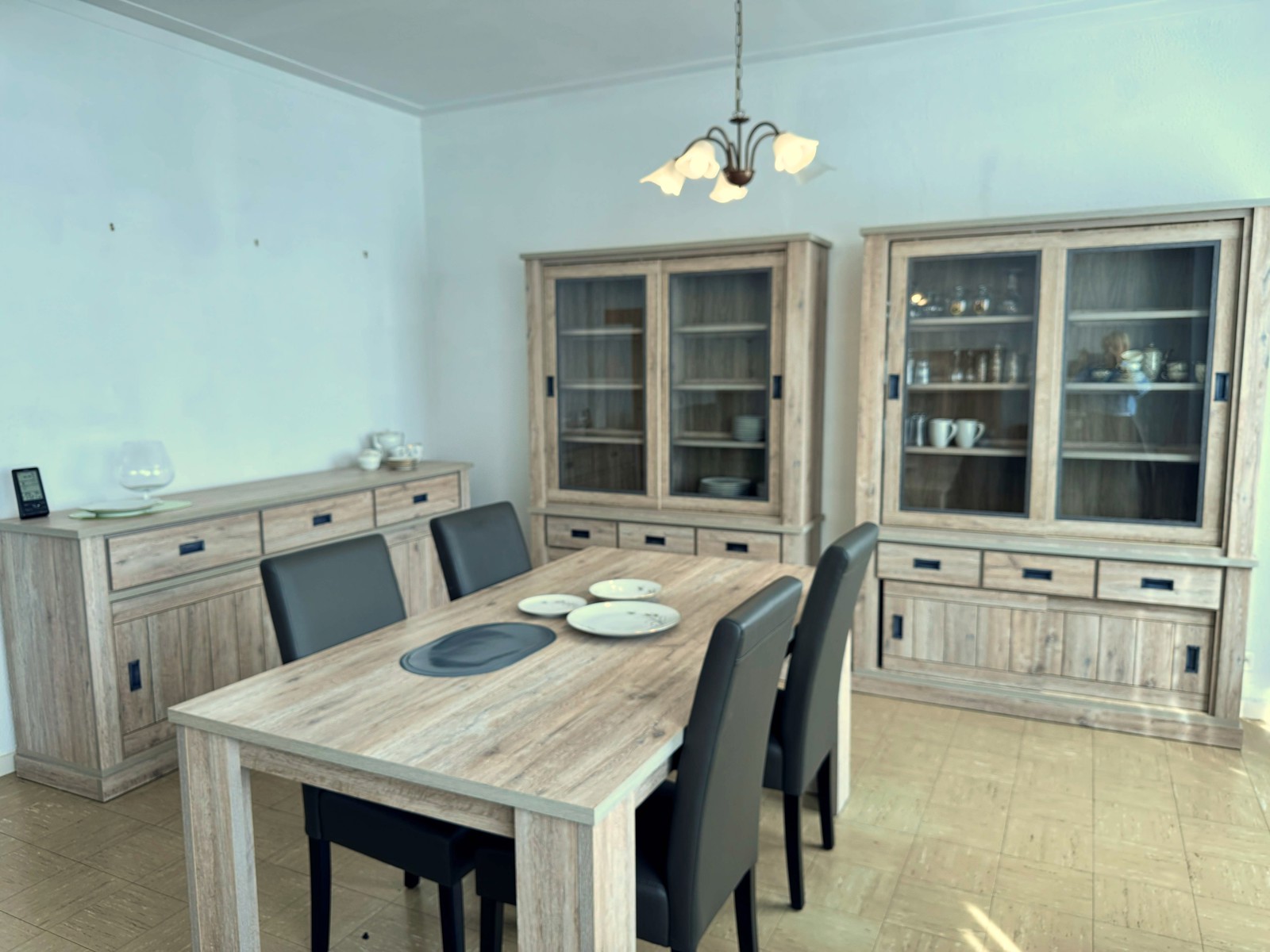 RUIM BEMEUBELD 1-SLAAPKAMERAPPARTEMENT OP CENTRALE LIGGING! - foto 1