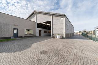 Bent u op zoek naar een luxueuze villa met opslag- of werkplaats? Zoek dan niet verder en plan snel je bezoek in via Dewaele.com.Dit eigendom...