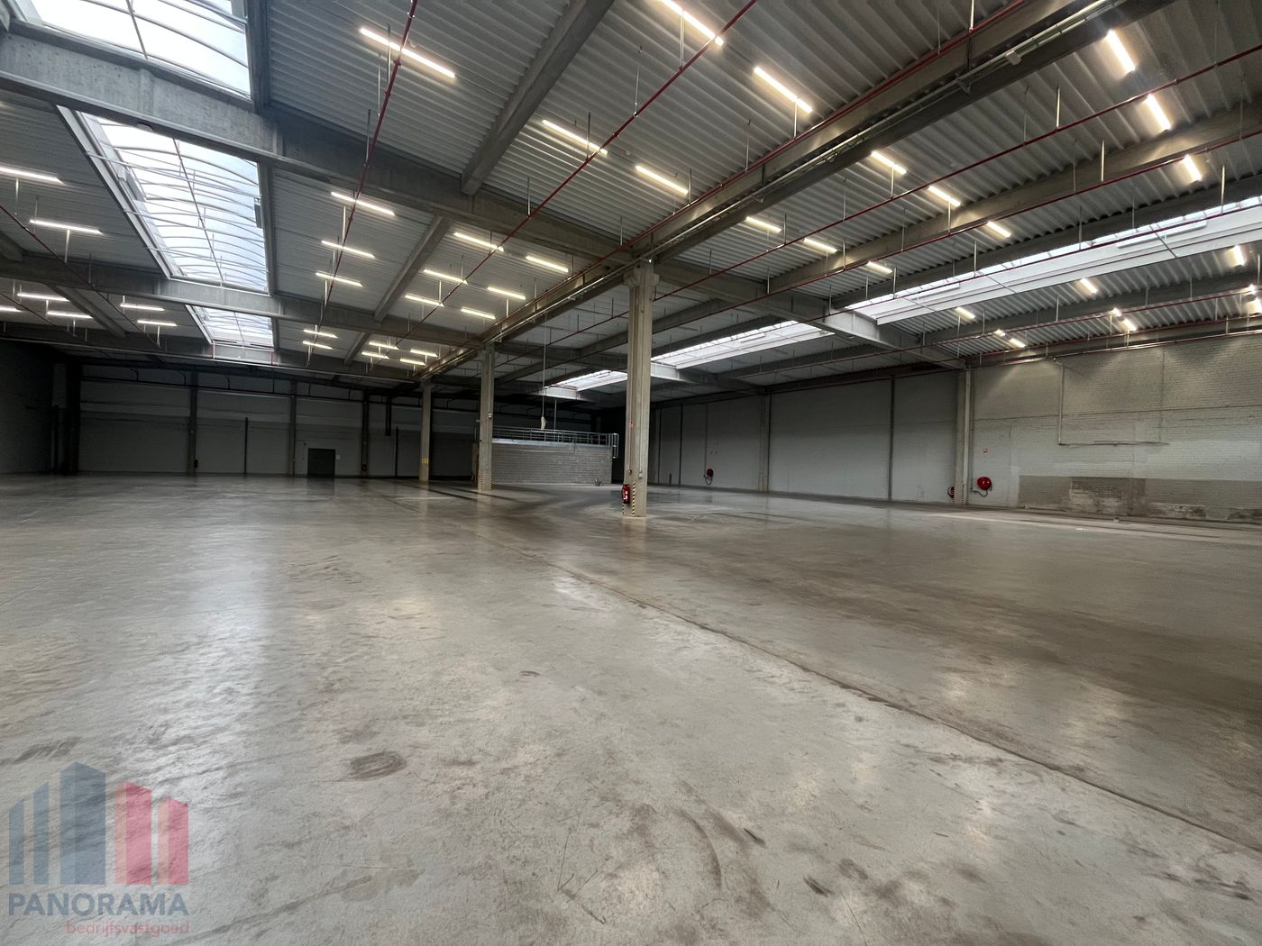 Entrepôt de 6 543 m² avec quai de chargement à louer le long de l'E17 - photo 5