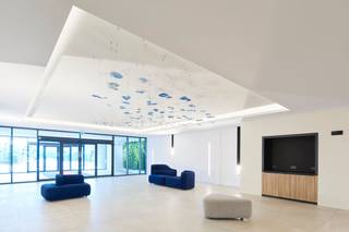 Volledig gerenoveerd moderne instapklare kantoorruimte van 4.000 m² te huur nabij de R0 waardoor de E40 en E19 makkelijk te bereiken zijn via...