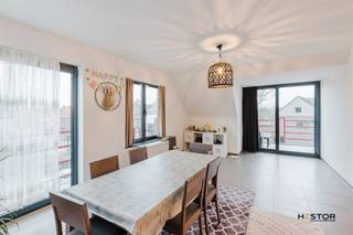 Ontdek deze prachtige instapklare duplex in een rustige en geliefde buurt. Dit ruime appartement combineert comfort, ruimte en lichtinval, en...