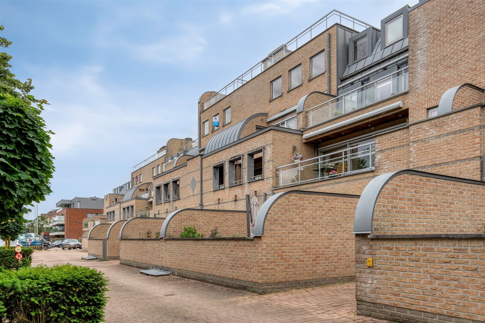 TE KOOP: Instapklaar duplexappartement met 3 slaapkamers en prachtig terras in hartje Zolder! - foto 3
