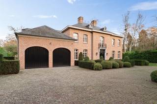 Belle villa de style Manoir avec jardin spacieux et terrasse couverte dans un emplacement de premier choix dans le quartier Schotenhof et située...