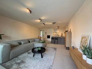 2 slaapkamer appartement (1.01) voor een prijs van €379.000!<br /><br />Zeer centraal gelegen appartement in Sint-Andries, nabij het bruisende centrum van Brugge, station en verscheidene faciliteiten. GROOT 2 SLAAPKAMER appartement, oppervlakte ca. 105 m²! Dit appartement beschikt over een TERRAS (ca. 7,1 m²) met berging.<br /><br />Indeling als volgt: inkomhal met vestiaire en gastentoilet, ruime leefruimte met een moderne en open geïnstalleerde keuken en berging, 2 slaapkamers en badkamer met inloopdouche , ligbad en dubbele wastafel met meubel. <br /><br />Mogelijkheid tot aankoop van bovengrondse garagebox of staanplaats.<br /><br />IDEALE INVESTERING met een TOP RENDEMENT! <br /><br />Voor verdere informatie contacteer Gaëlle op 0479 17 17 17.