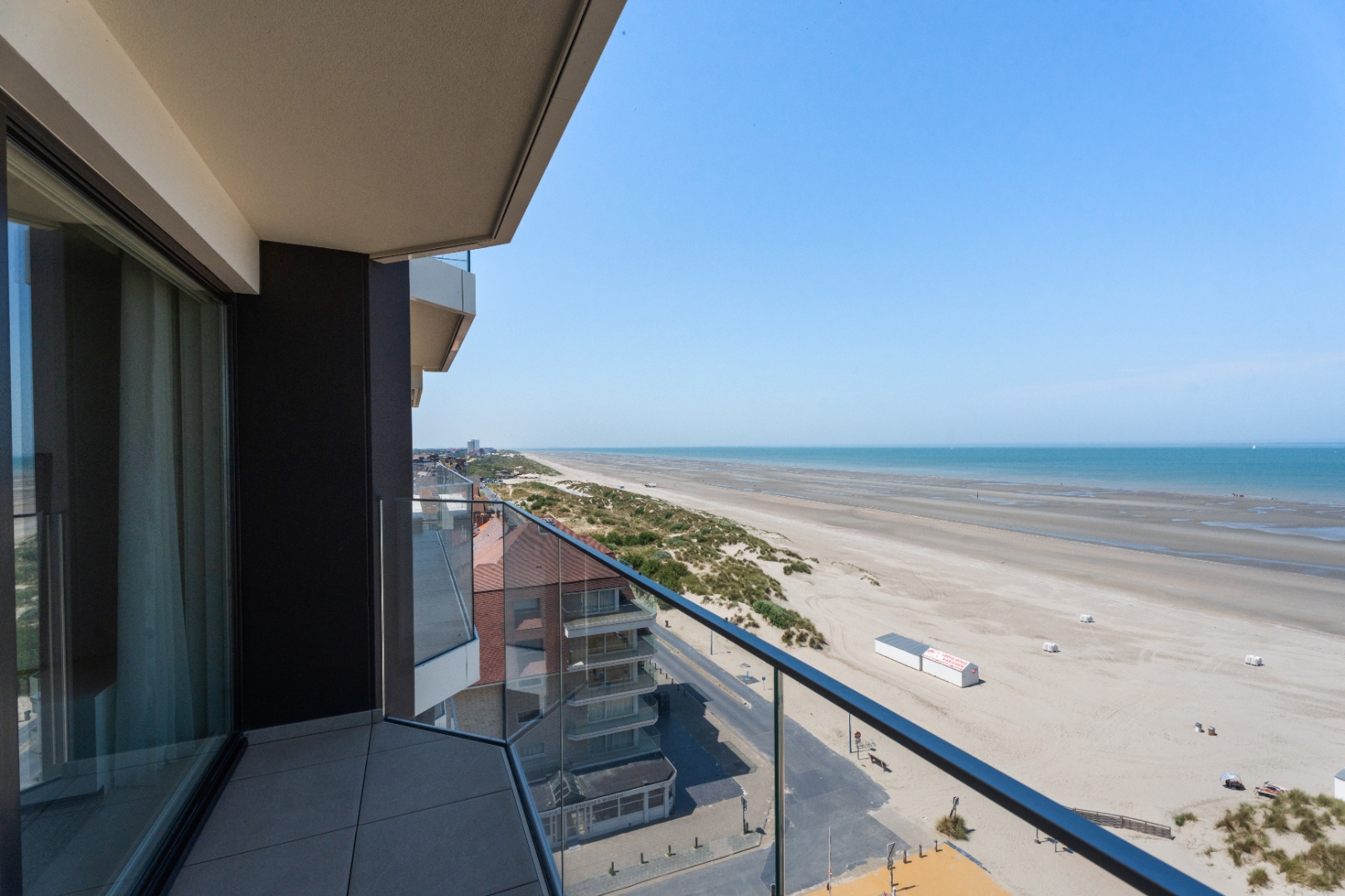 Luxueus gerenoveerd appartement met frontaal zeezicht te Nieuwpoort - foto 5