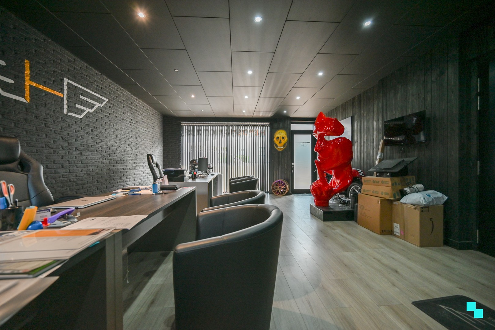 Ruim magazijn met kantoorruimtes en woonst te Lendelede - photo 4