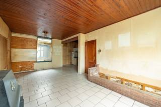  A la recherche d'une maison avec du potentiel, dans un quartier calme avec beaucoup de verdure et de parking ?  Cette maison spacieuse située au...