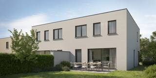 Op de voormalige brouwerijsite Appelmans realiseren we deze moderne halfopen woningen waar hedendaags comfort en een warme thuis centraal staan. Je woont hier in het hart van de gezellige dorpskern van Sint-Martens-Bodegem, met winkels, scholen en openbaar vervoer vlakbij. Tegelijk geniet je van een vlotte verbinding naar Brussel via de E40 en de Brusselse Ring. In Dilbeek ervaar je elke dag de rust van een groene omgeving, met natuur en charme om de hoek.

De woningen zijn doordacht ingedeeld en heel lichtrijk. De open leefruimte met keuken vormt het hart van het huis, aangevuld met een praktische berging, drie comfortabele slaapkamers. De badkamer is volledig uitgerust met bad, inloopdouche en dubbele wastafel, en ook boven is er een extra toilet voorzien. Buiten nodigt de zuidgerichte tuin uit om te ontspannen en te genieten van elk seizoen. Dankzij de combinatie van een warmtepomp, vloerverwarming en zonnepanelen woon je bovendien bijzonder energiezuinig (E10).

Neem gerust contact met ons op voor meer informatie en ontdek alle mogelijkheden. Een kijkje nemen? Je vindt de locatie ter hoogte van Wolsemstraat 117.