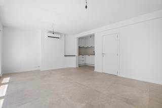 Op de eerste verdieping van een kleinschalig gebouw, in een rustige éénrichtingsstraat op wandelafstand van strand, duinen, winkels en...