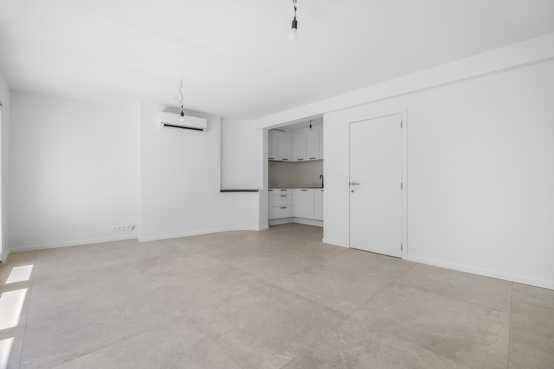 Volledig vernieuwd 2-slaapkamer appartement met 2 terrassen - foto 2