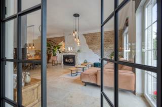 Deze mooie, instapklare woning in open bebouwing bevindt zich in tweede lijn langs de Leuvenselaan in Kumtich, een deelgemeente van Tienen. De...