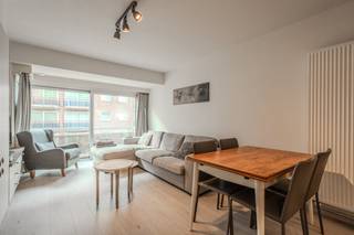 Instapklaar appartement met 2 kamers, gelegen op de tweede verdieping in de residentie “Melrose”, langs de Jean Van Hinsberghstraat 16B...