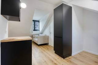 <span><strong>**Vraag uw brochure op/bezoek aan**</strong></span><br /><br />Residentie Jona is gelegen op de Leuvense stadsrand op een uiterst gunstige locatie, namelijk op de fietsdoorgang tussen de campussen situerende in centrum Leuven en de campussen gelegen in Heverlee en in de nabijheid van alle faciliteiten die een student nodig heeft. Zo bevindt sportkot zich op wandelafstand en zijn er allerlei KUL faculteiten in de buurt terug te vinden. <br /><br />De kleinschalige residentie biedt 7 hoogwaardige investeringsunits geschikt voor universiteitsstudenten, doctoraatstudenten en jonvolwassenen op zoek naar een comfortabele thuis. De units laten niets aan de verbeelding over en komen elk met privatief sanitair.<br /><br />Residentie Jona is het juiste adres voor een stabiele investering met onmiddellijk rendement!<br /><br /><strong><span>Interesse? Vraag je brochure op en plan uw bezoek in met onze Expert Investeringsvastgoed: jack@connect-immo.be of 0495 53 46 49</span></strong><br /><br />EPB startverklaring<br /><span>wche, gdv, gvkr, gvv<br />*Beelden zijn foto's van voorgaande gerealiseerde projecten<br /></span>