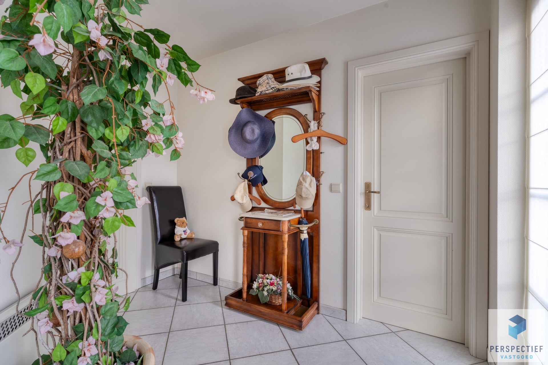 Statige ruime villa met loods en ingerichte studio in een rustige omgeving - foto 5