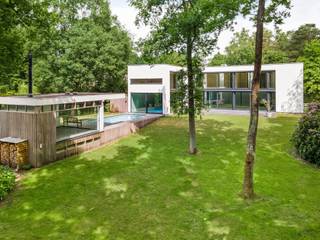 Luxueuze moderne villa op een prachtig perceel van ca. 2.856 m², gelegen in een doodlopende straat met achterliggende weilanden!De gelijkvloerse...