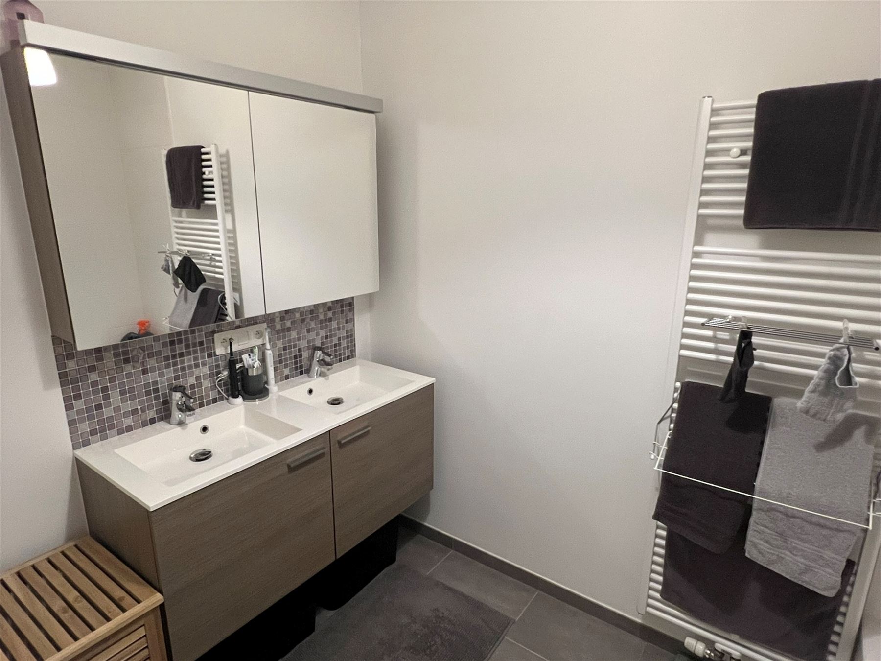 Comfortabel wonen met zicht op groen : 2 slaapkamers, terras en garage inbegrepen - foto 4