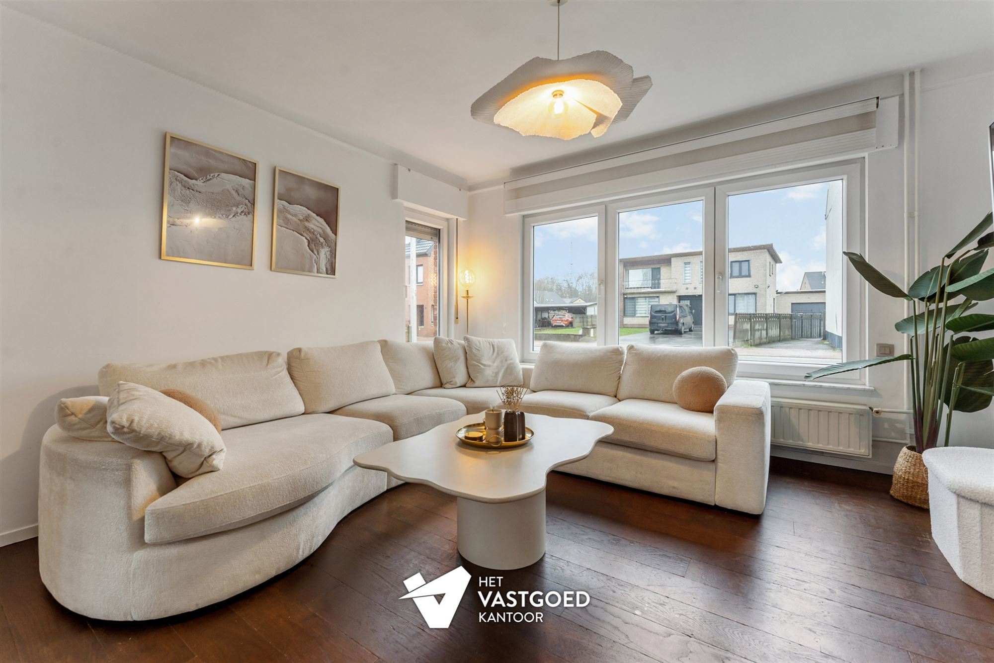 VOLLEDIG GERENOVEERDE WONING MET 4 SLAAPKAMERS, RUIME LEEFRUIMTES EN VRIJSTAANDE GARAGE OP PERCEEL VAN 6A90CA VLAKBIJ BE-MINE - foto 2