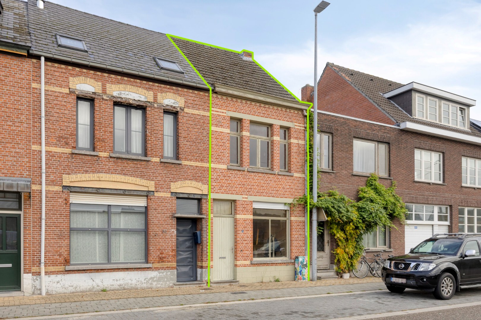 Te renoveren woning langs het centrum van Mol ! - foto 1