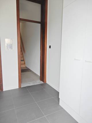 Op een uiterst gunstige locatie en op wandelafstand van het centrum en diverse faciliteiten kunt u dit totaal gerenoveerd appartement terugvinden...