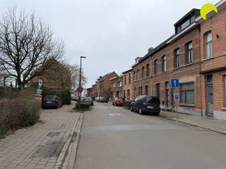 Gelegen achteraan het gebouw aan de Liersesteenweg 242 en bereikbaar via de Kaphaanlei, wordt één staanplaats te huur aangeboden.De huurprijs...