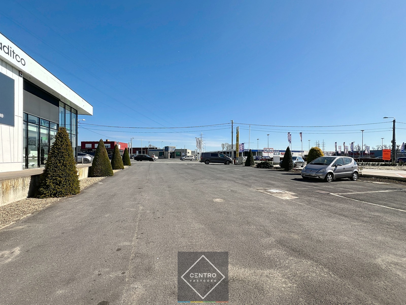 Commercieel gebouw (460m²) met verhard buitenterrein (heden AUTOWERKPLAATS) met uitbreidingsmogelijkheden en VEEL PASSAGE ! - foto 5