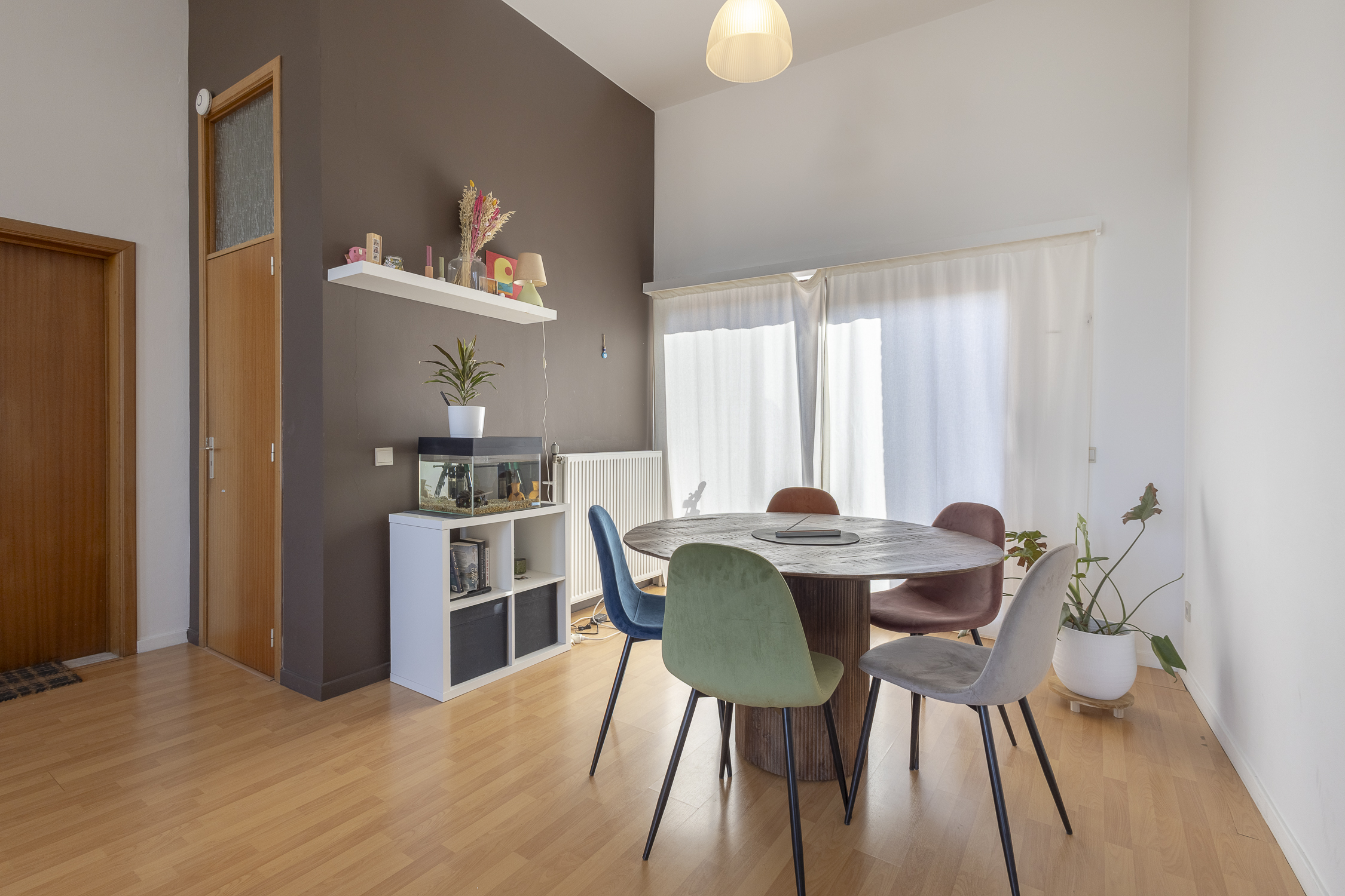 Ruim appartement met 2 slaapkamers te centrum Halle - foto 3