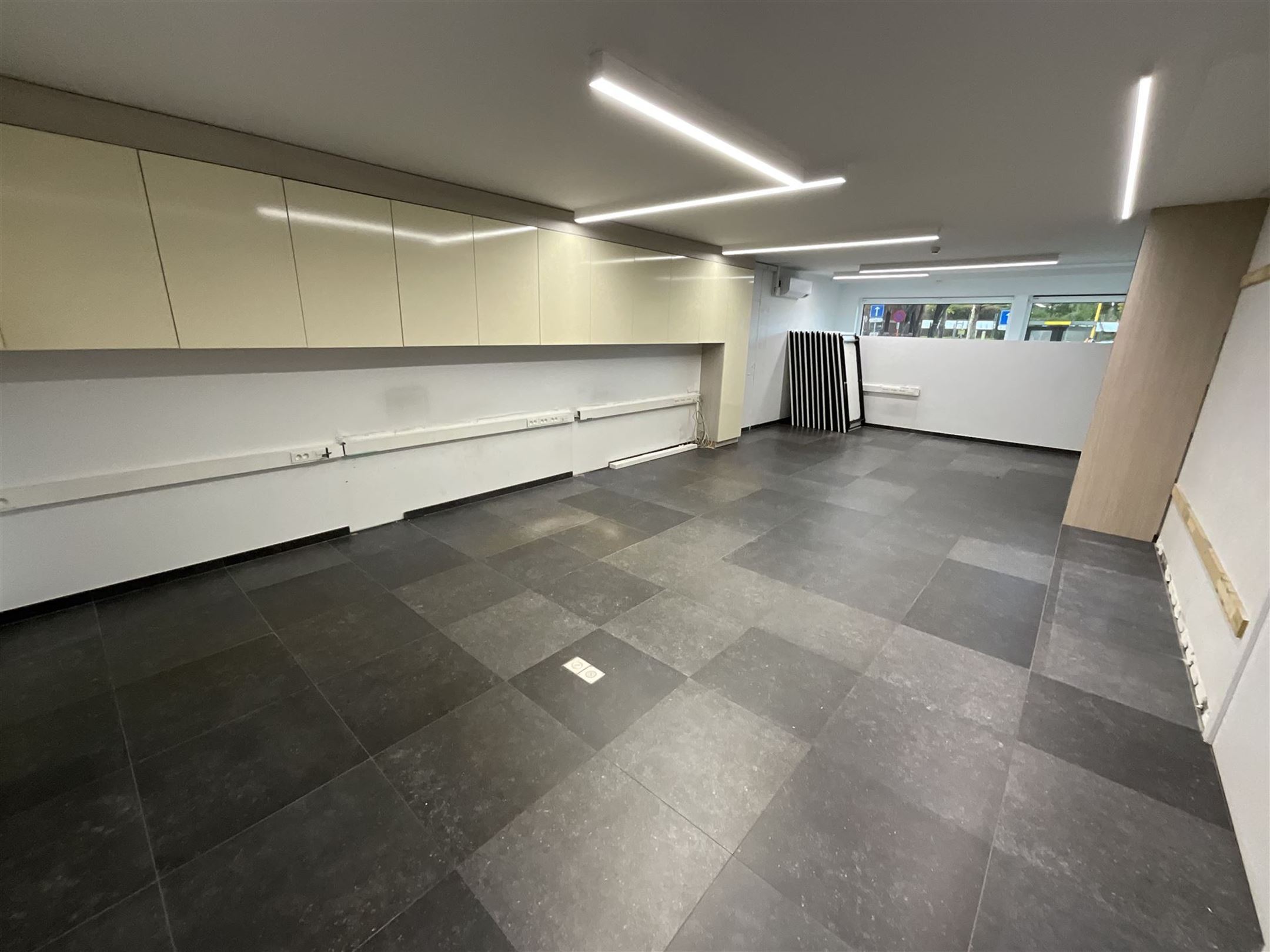 Commercial à louer à Wevelgem - photo 5