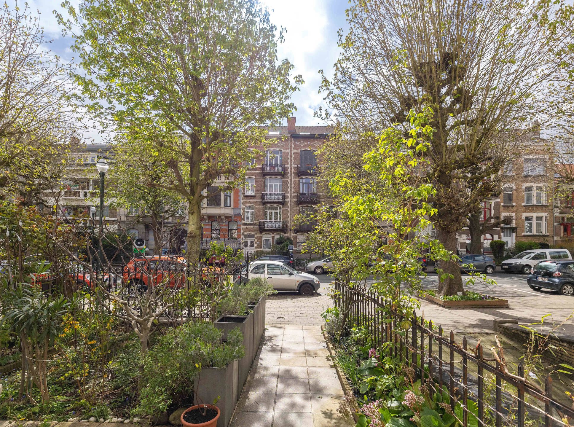 Lichtrijk gerenoveerd appartement met charme - foto 5