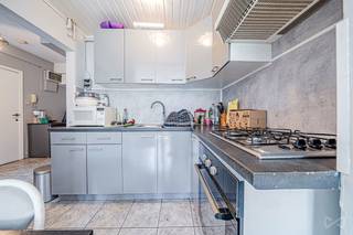 We Invest Liège et Lucas (0479/76.60.97) vous proposent à la vente cet appartement d’une chambre est situé au deuxième sous-sol côté rue,...