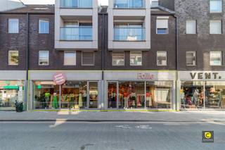 ESPACE COMMERCIAL OU PRAXIS SITUÉ AU CENTRE AVEC QUATRE PLACES DE PARKING SOUTERRAIN       Texte à côté Vous êtes à la recherche d'un emplacement...