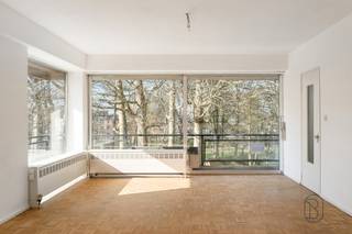 Idéalement situé au centre de Tournai, au 3ème étage d’une résidence avec ascenseur, ce bel appartement de plus de 120m² à rafraîchir et offrant...