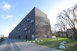 PLAN UW BEZOEK VIA ONZE WEBSITE: WWW.IMMOBOSS.BEDit lichtrijk appartement met ruim terras (bouwjaar 2012) is gunstig gelegen nabij invalswegen...