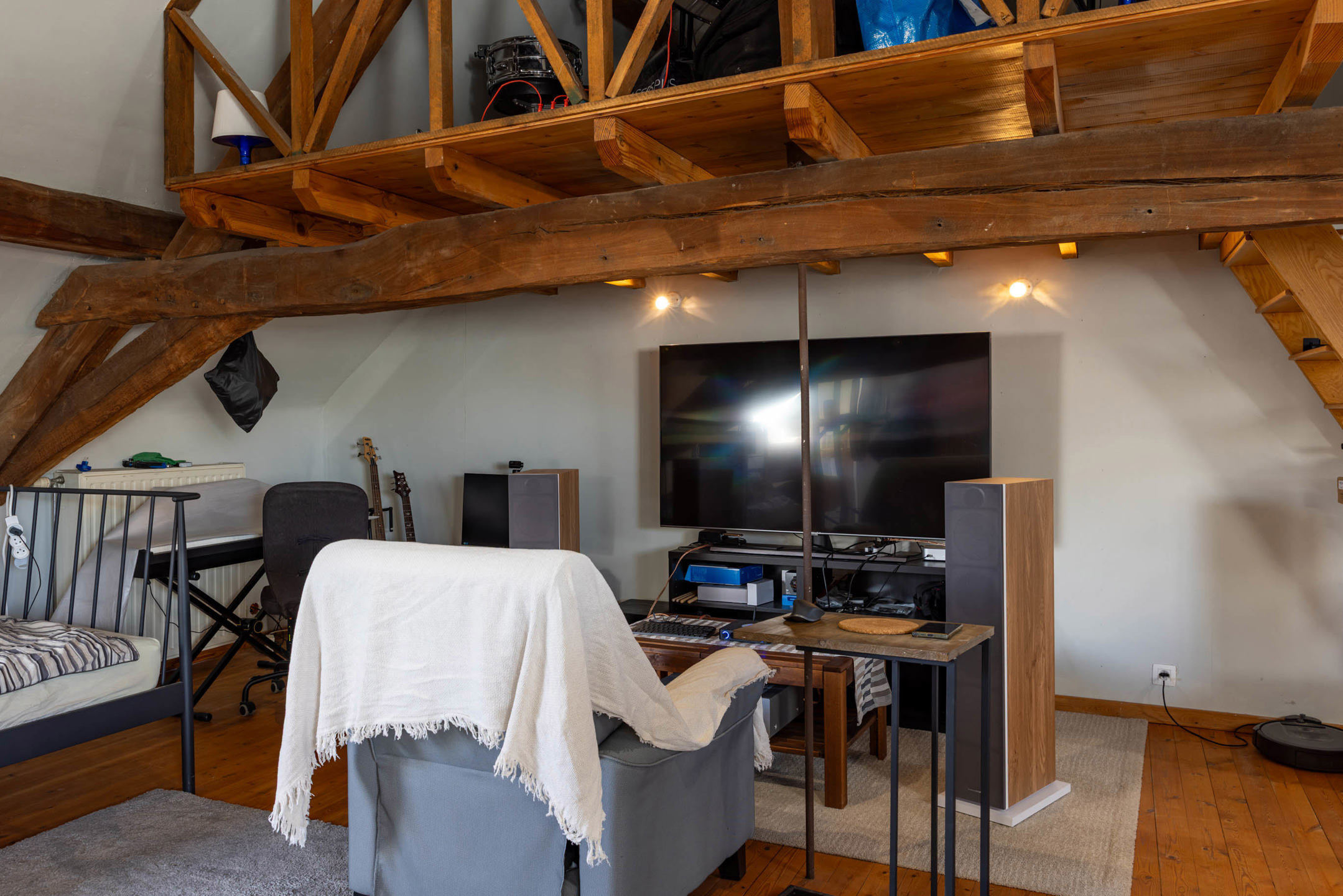 Charmant loft-appartement met mezzanine en terras - foto 4