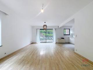 EIGENBRAKEL, vlak bij het openbaar vervoer en winkels, mooi appartement met 2 slaapkamers van ± 90 m²:Op de begane grond : * Hal met apart toilet *...