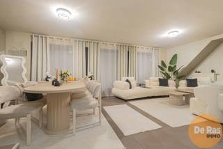 OUDEGEM - Dit appartement is gelegen op de tweede verdieping van een kleinschalige residentie nabij het dorpsplein van Oudegem.Alle voorzieningen...