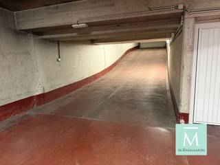 Garagebox te huur op toplocatie in MechelenOp zoek naar een veilige en handige parkeerplek in Mechelen? Deze garagebox is ideaal gelegen, vlakbij het...