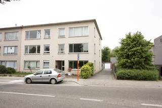 Garage gelegen in de Sluizenstraat, om de hoek van de Villerslei.