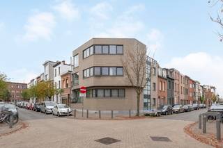 Ontdek dit energiezuinige en instapklare duplexappartement op de tweede verdieping van een recent en verzorgd gebouw in de Golfstraat te Wilrijk...