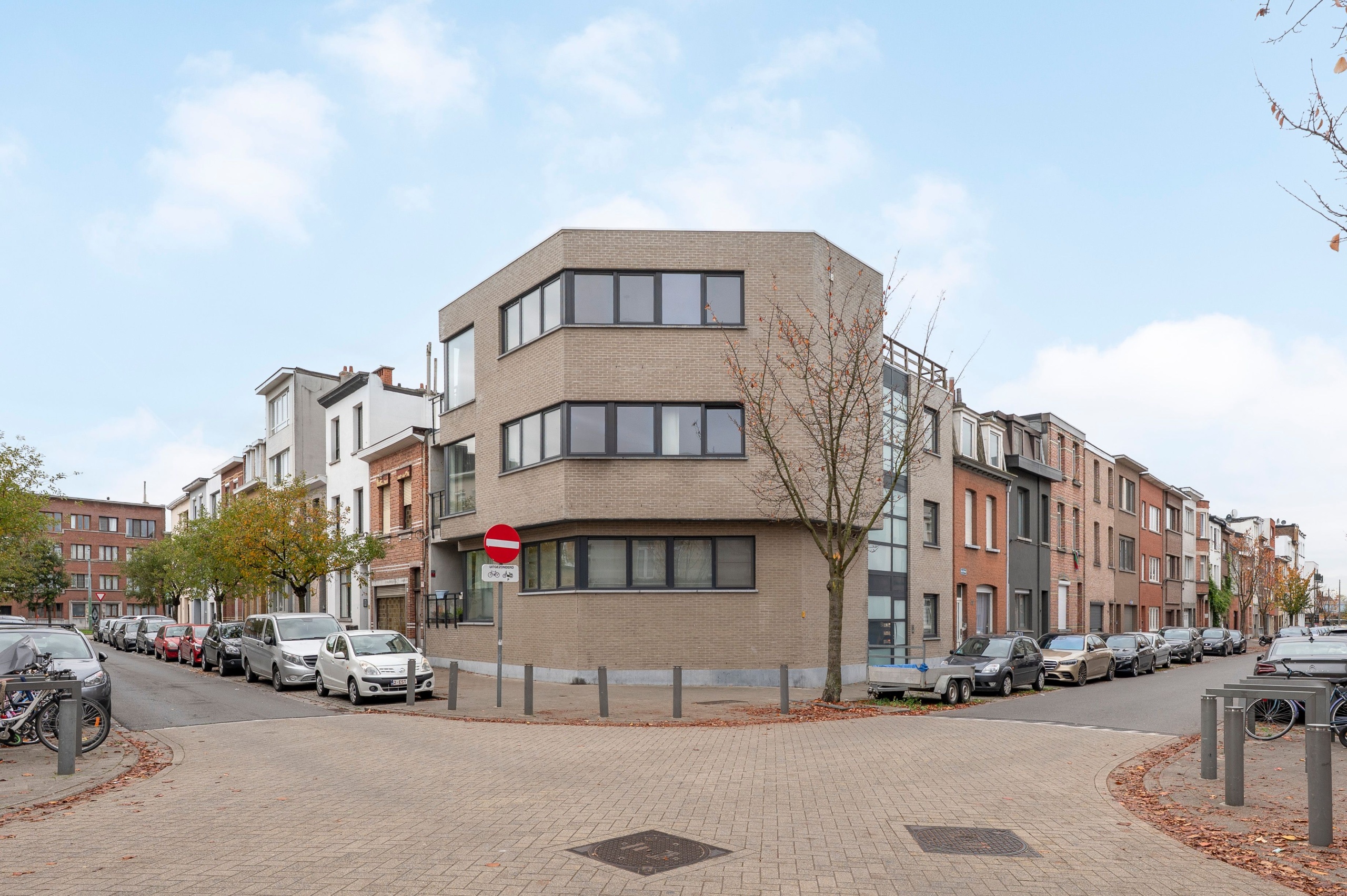 Ruim, energiezuinig 2 slaapkamer appartement met staanplaats in Wilrijk te huur! - foto 1