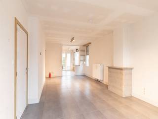 Bent u op zoek naar een gerenoveerde woning met twee slaapkamers, een werkplaats en een ruime tuin boordevol potentieel? Dan is deze woning op...