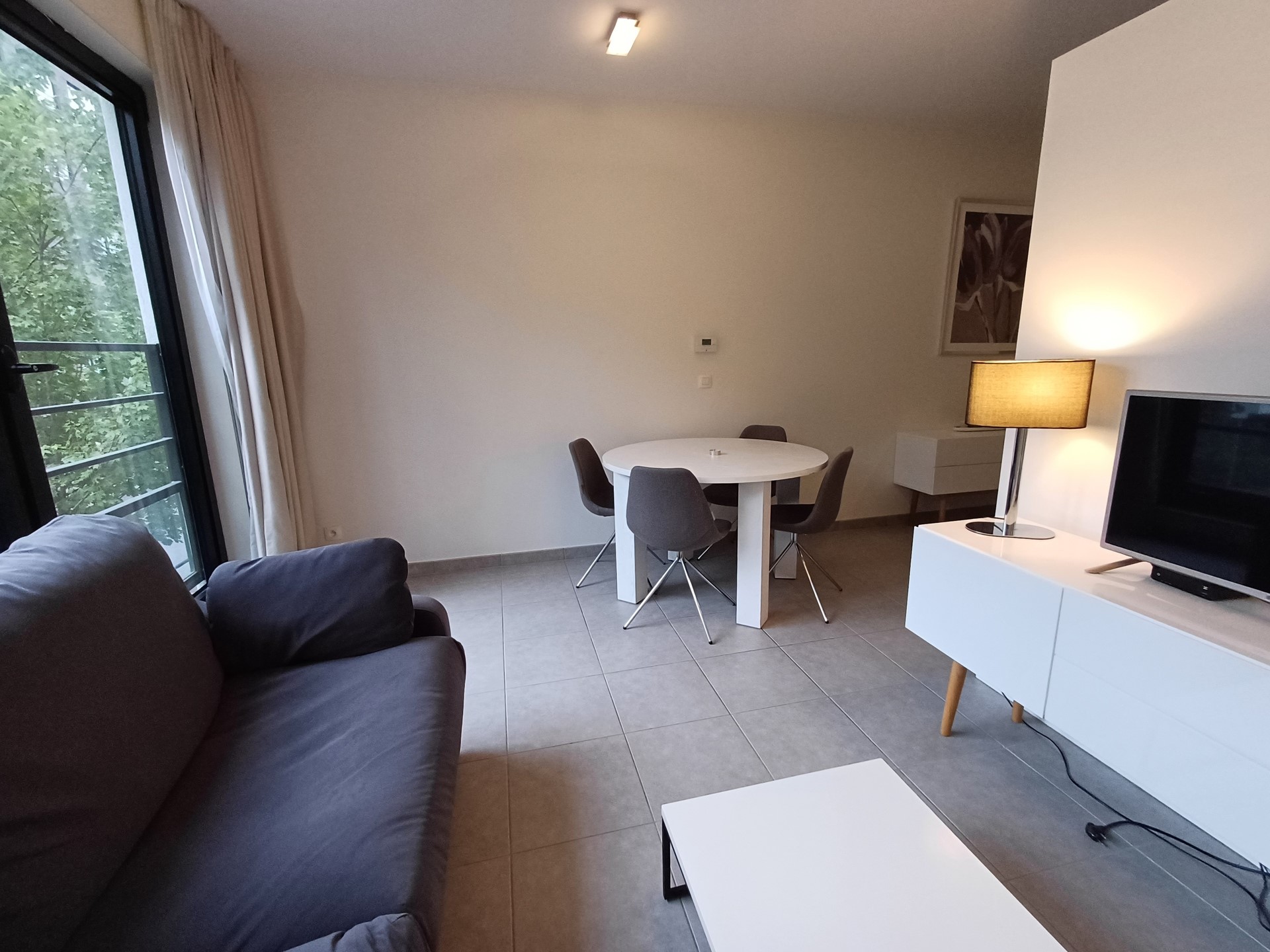 Ruime gemeubileerde studio met parkeerplaats en kelder - foto 4