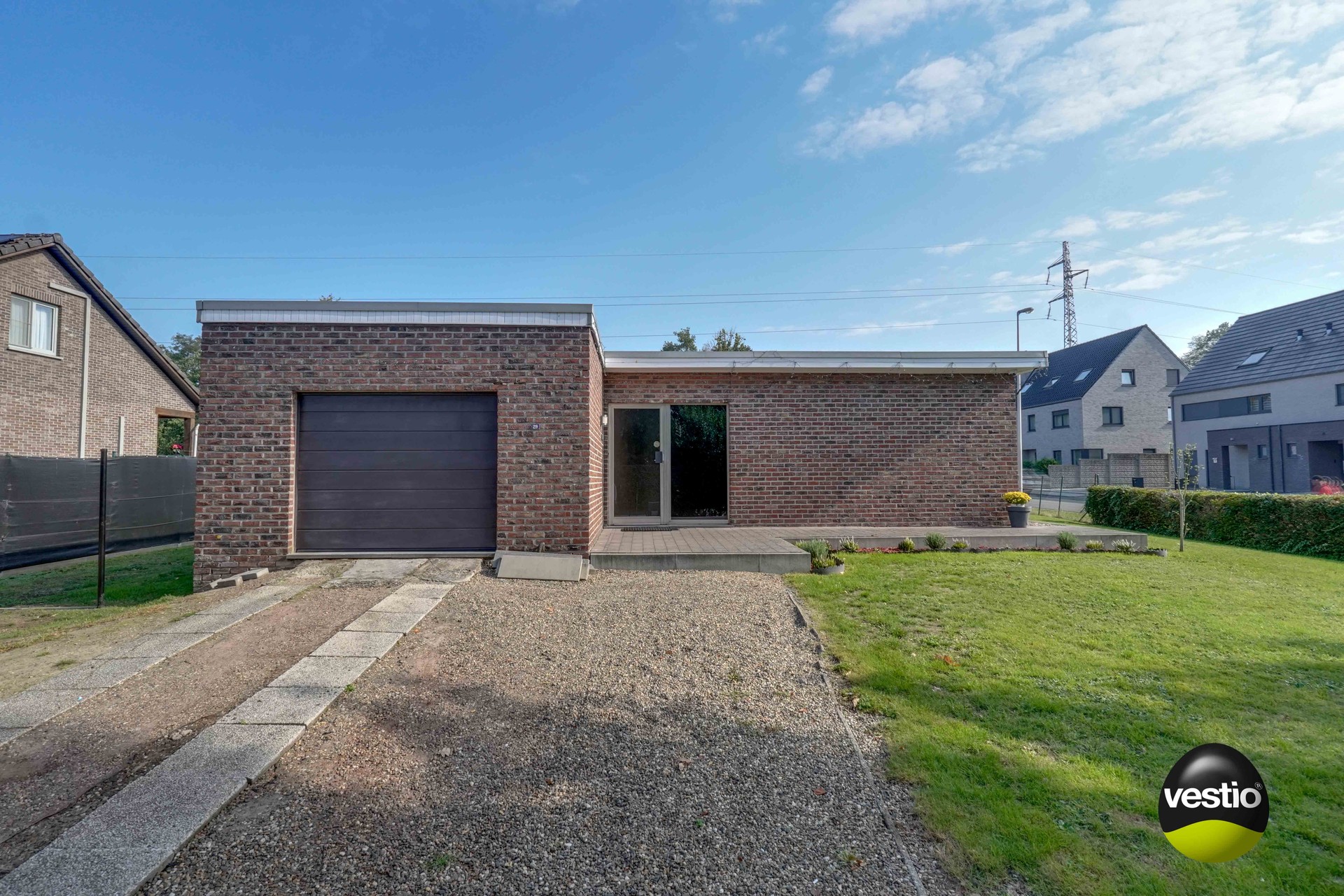 GELIJKVLOERSE BUNGALOW BOORDEVOL POTENTIEEL - foto 1