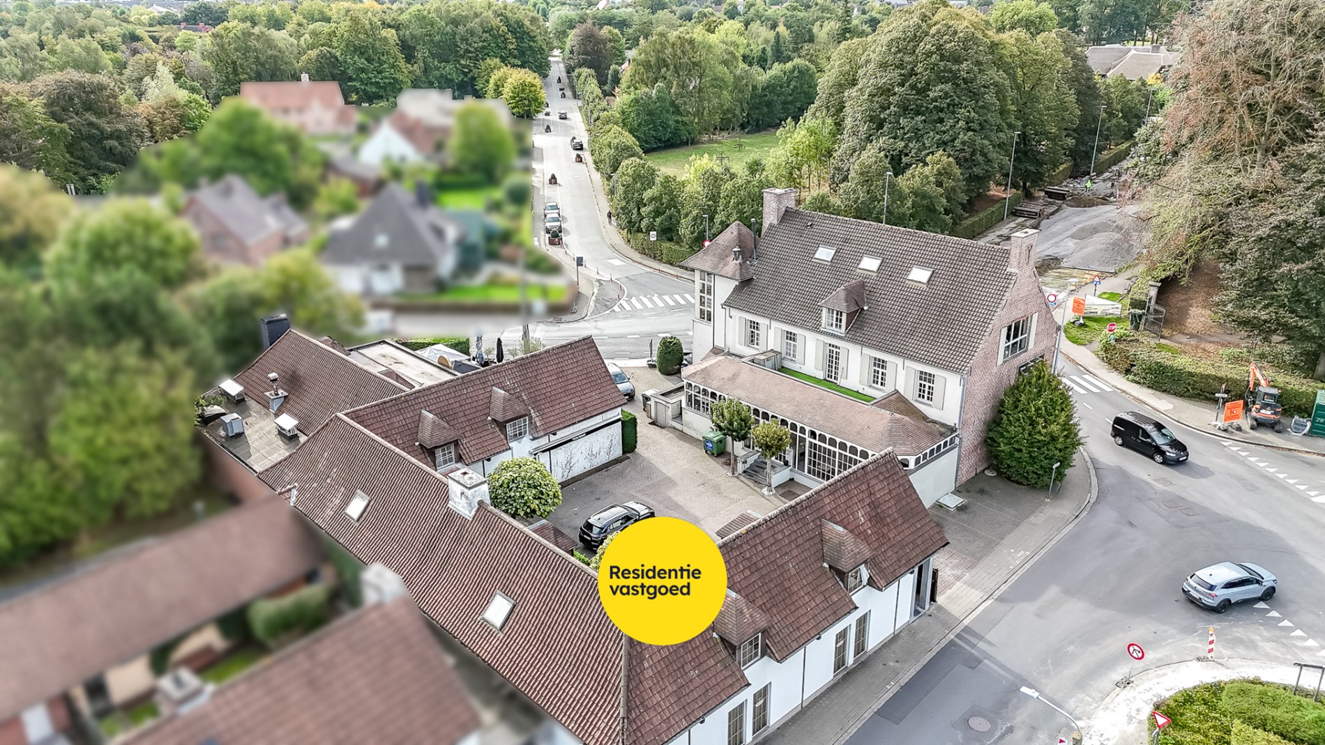 Multifunctionele eigendom met appartementen en handelszaken! - foto 4
