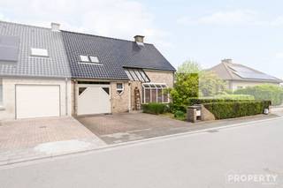 Welkom in deze ruime en goed gelegen gezinswoning in Hulste.De woning bevindt zich in de Havikstraat 7, een rustige en aangename straat met een...