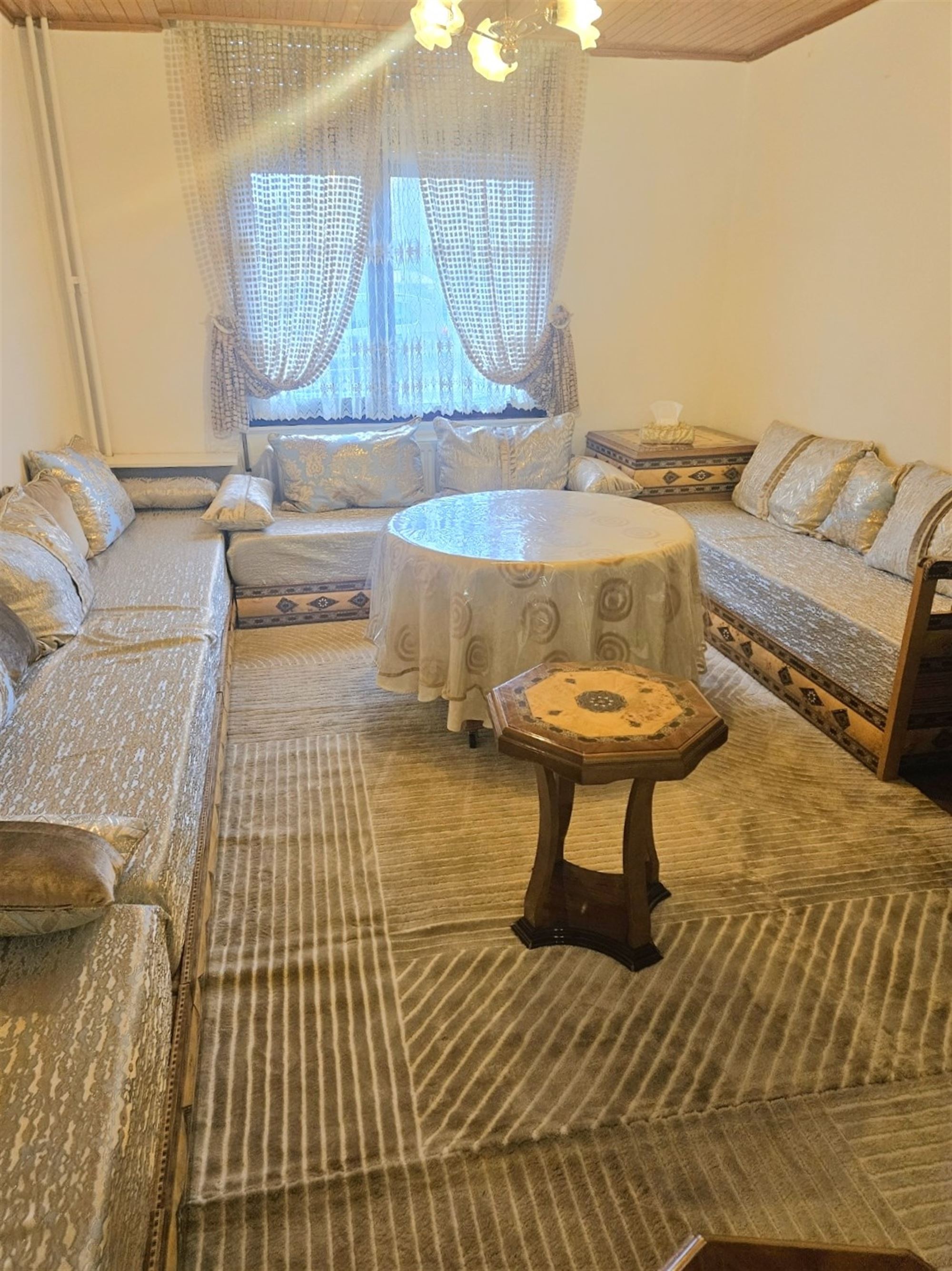 Gezinswoning met 5 slaapkamers en garage - foto 4